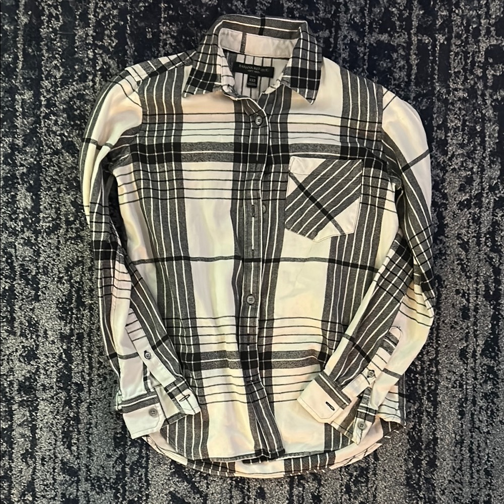 Banana Republic Black and White Plaid Button Down Shirt